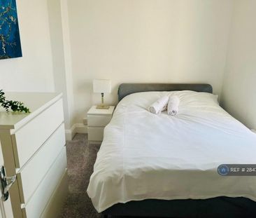 1 bedroom in a house share to rent - Photo 2