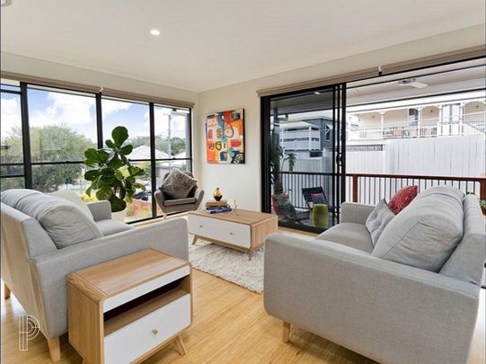 Modern Shared Living in Red Hill – Fully Furnished Rooms with All Bills Included - Photo 1