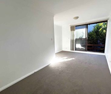Terrific Townhouse! - Photo 5