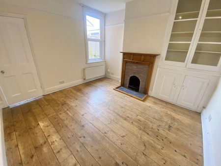 3 bedroom semi-detached house to rent - Photo 2