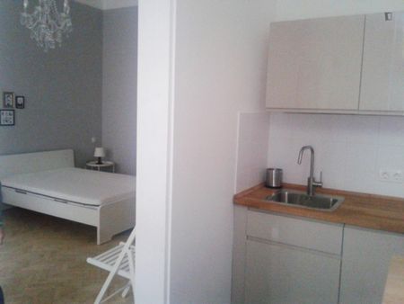 Budapest | Private room | Near Blaha Lujza tér metro station - Photo 2