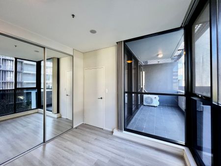 Fully Furnished / Spacious & Convenient 2 bedroom fully furnished apartment for lease - Photo 3