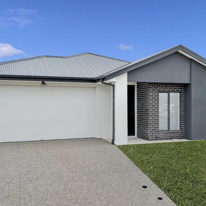 “Brand new with Double Master Bedrooms !! Ready to move in” - Photo 1