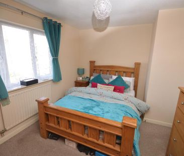 2 bedroom end of terrace house to rent - Photo 2