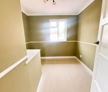 4 bedroom semi-detached house to rent - Photo 3