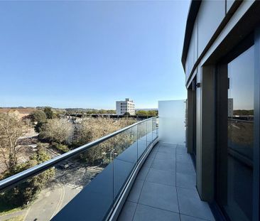 2 bedroom penthouse to rent - Photo 4