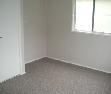 3 BEDROOM HOME IN CONVENIENT LOCATION - Photo 3