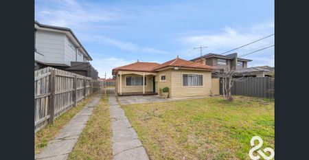 Perfectly located - Photo 2