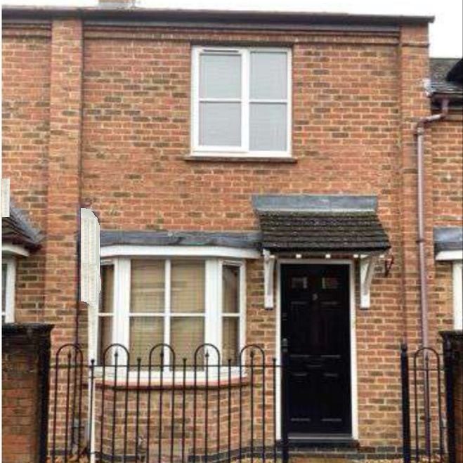 A two bedroom mid-terrace property with two double bedrooms, garage and parking, Aylesbury. Viewing a must! - Photo 1
