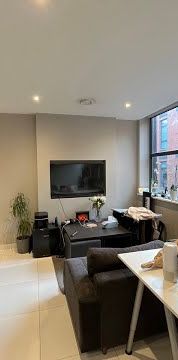 1 Bed Flat, Trafalgar House, LS1 - Photo 1