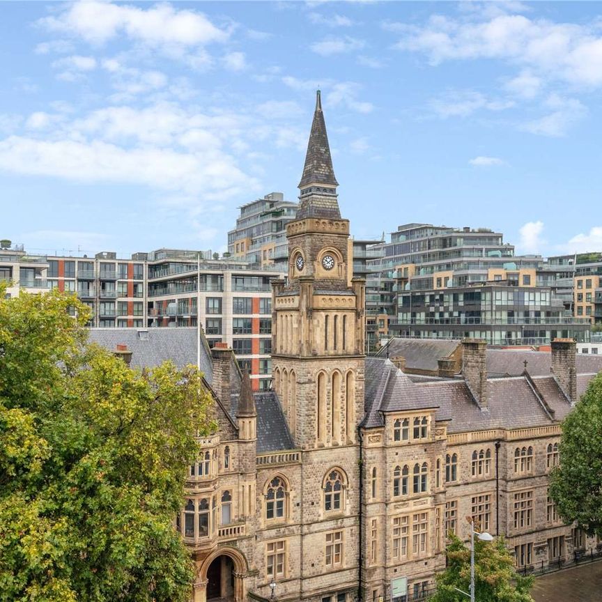 Stylish and carefully considered throughout, this eye-catching 3 bedroom property features two en-suite bathrooms and a large private roof terrace. - Photo 1