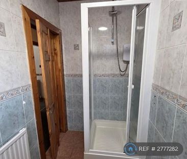 2 bedroom semi-detached house to rent - Photo 5