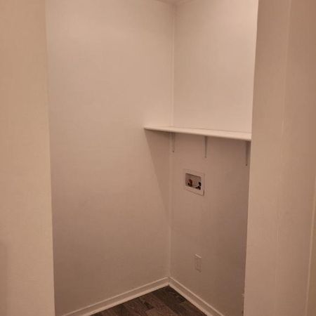 logement 3 1/2 au 2e- 3e étages 244 Denison O 870$- 885$ - Photo 4