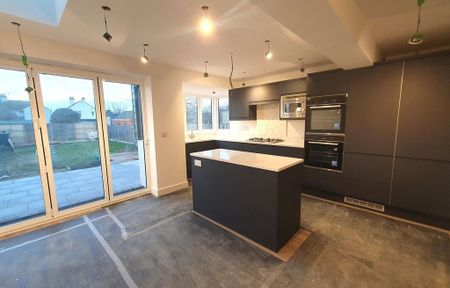 4 bedroom semi-detached house to rent - Photo 2