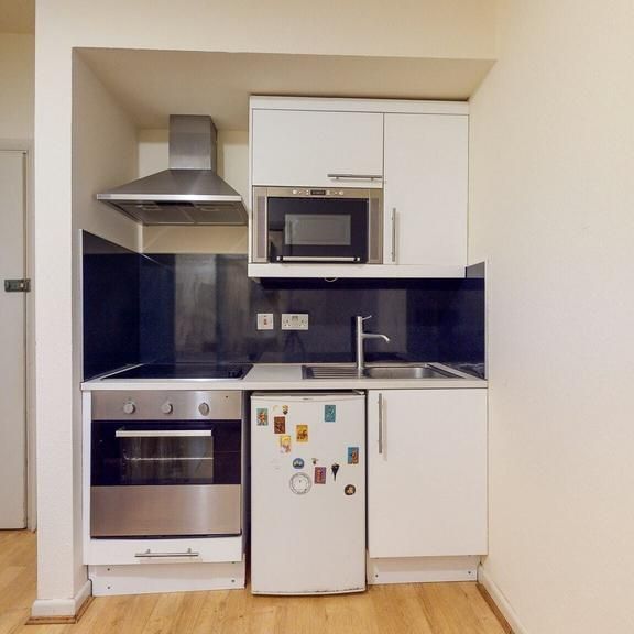 Studio to rent - Photo 1