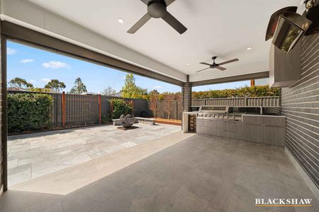 Executive Family Luxury in the Heart of Googong - Photo 5