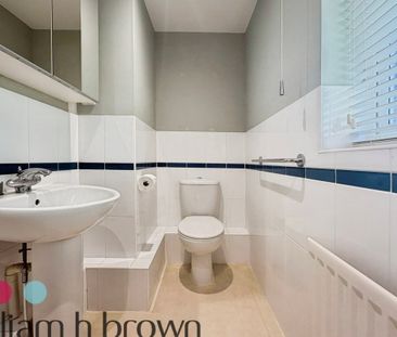 Lie Field Close - Photo 1