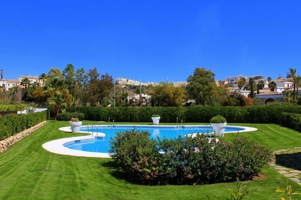 Alquiler de piso en Calle Igualeja - Photo 1