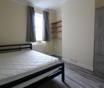 4 bedroom terraced house to rent - Photo 6