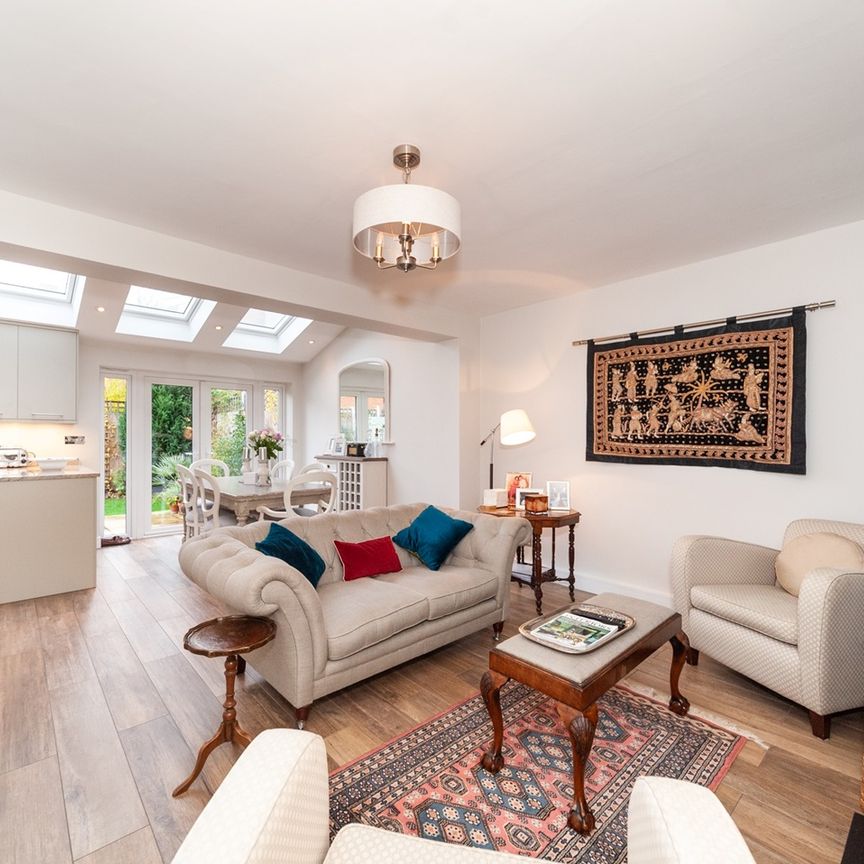 4 Bed Terraced House, Glentanner Way, SW17 - Photo 1