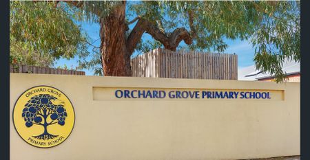 Elegant Family Living in a Prime Blackburn Location - Photo 3