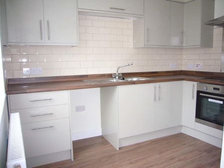 3 bedroom end of terrace house to rent - Photo 5