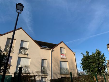 STUDIO MEUBLE 33M2 MAURECOURT - Photo 3