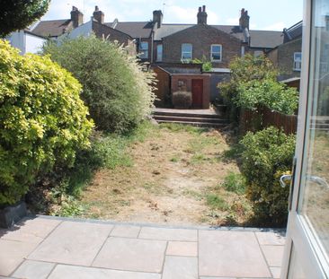 Bright Airy 2 Bedroom Garden Flat Only a Few Minutes Walk from High... - Photo 5