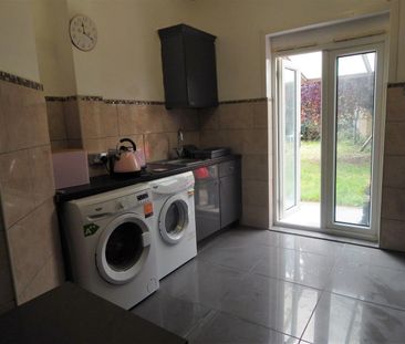 House share to rent in Whitchurch Lane, Edgware, HA8 - Photo 1