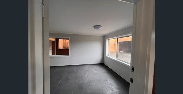 Newly renovated house with 2 living zones in Kingsbury - Photo 1