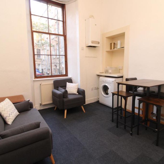 3 bedroom flat to rent - Photo 1