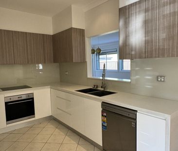 FULLY RENOVATED 3 BEDROOM FAMILY HOME IN GREAT LOCATION - Photo 5