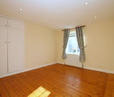 2 bedroom cottage to rent - Photo 2