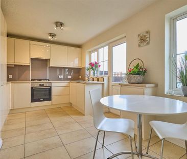 3 bedroom detached house to rent - Photo 3