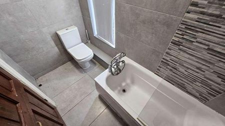 Knowle Avenue, Burley, Leeds, LS4 - Photo 3