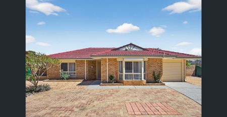 Spacious 3 Bedroom Home on a Huge 696m² Block - Photo 3