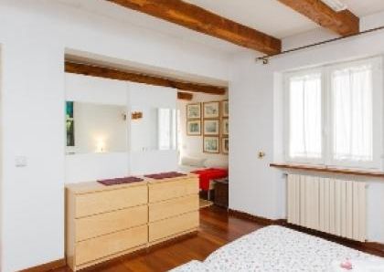 Center-Popolo: Modern, renovated 1 Bedroom, bath, kitchen. Parquet floors, bright, silent, located in beautiful villa near center, park, transport. Ref 847