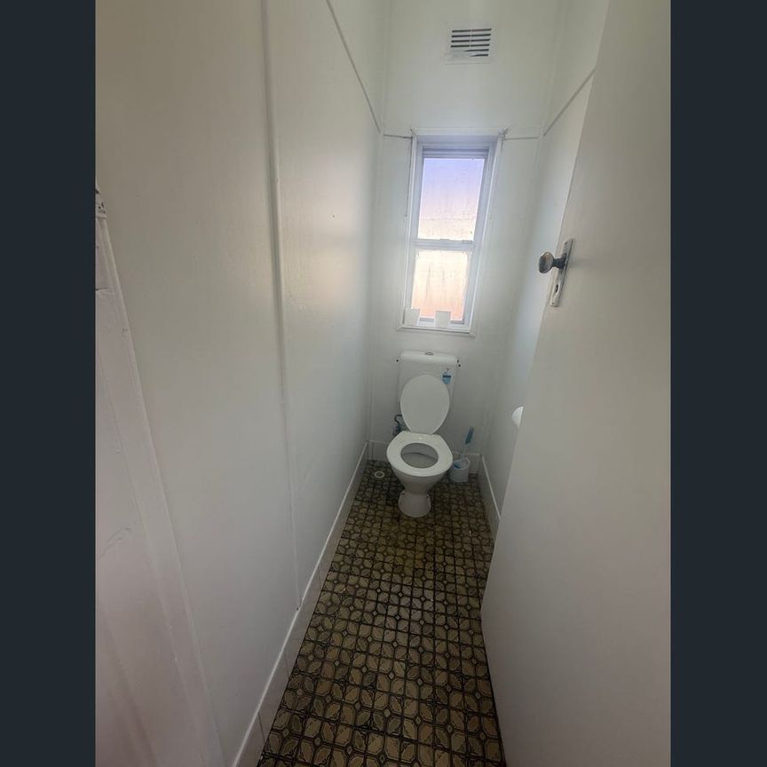 37 Hinkler Avenue, Warwick Farm, NSW 2170 - Photo 1