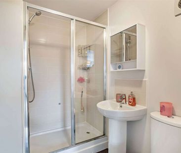 Stylish modern five bedroom family home on Chester cul-de-sac - Photo 4