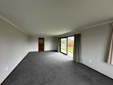 Super spacious and supper sunny! - Photo 2