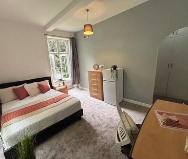 1 bedroom in a house share to rent - Photo 2