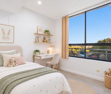 Luxury Waterfront Living | Spacious Three Bedroom Apartment - Photo 3