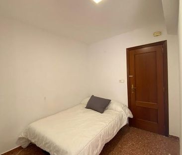 Calle de la Democracia, Valencia, Valencian Community 46014 - Photo 4