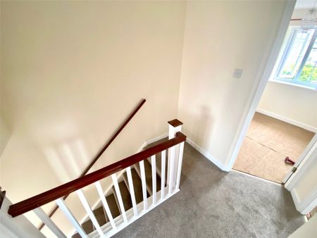 3 Bedroom House - Barons Mead, Southampton - Photo 3