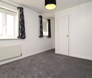 3 bedroom end of terrace house to rent - Photo 4