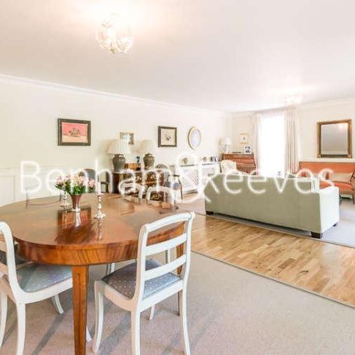 Hyde Park Gate, Hyde, SW7 - Photo 1