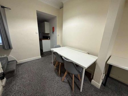 Montrose Street, Middlesbrough, TS1 - Photo 2