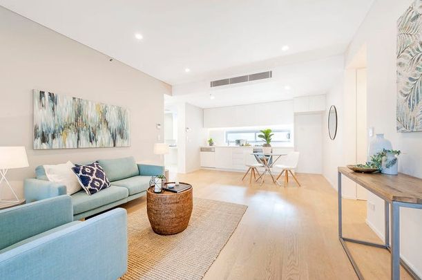 Contemporary 1-Bedroom Apartment in Prime Location - Photo 1