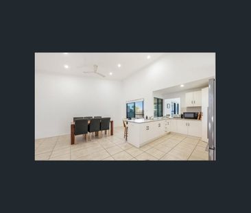 Refreshing Coastal Retreat on a Generous 1,012 m² Block - Photo 5