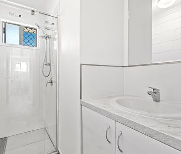 Bright, Modern 3-Bedroom Apartment in a Convenient Location - Photo 6